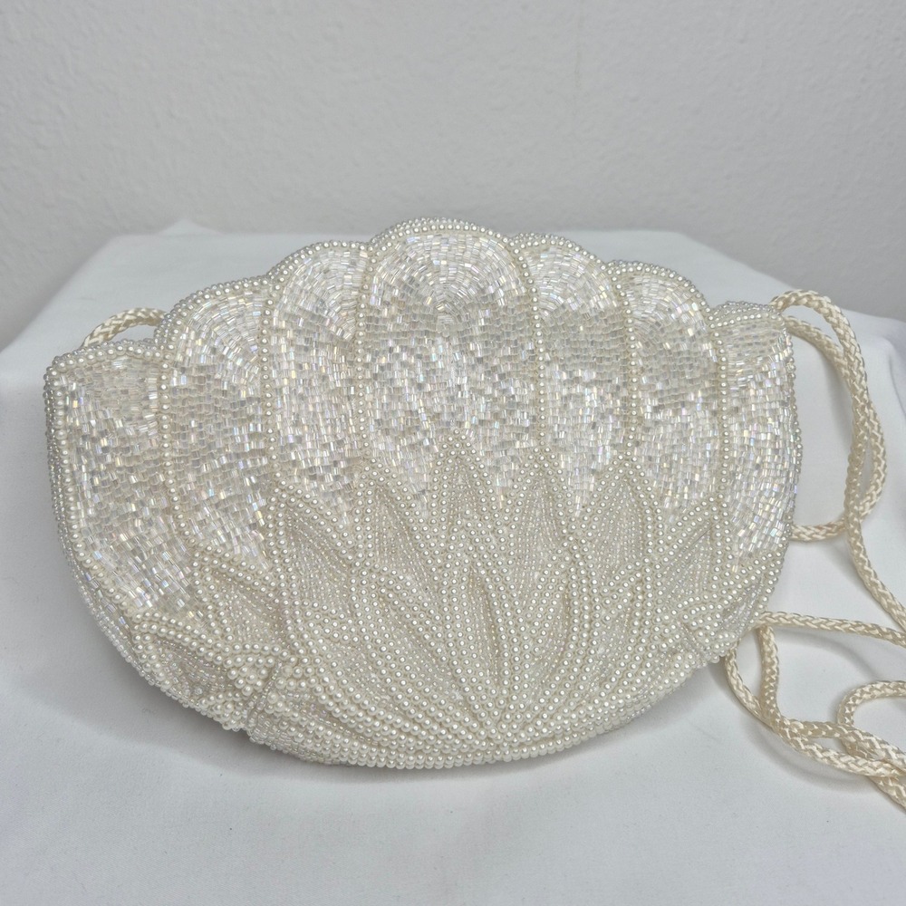 Smithsonian Institution Vintage Beaded Shell Evening Bag Pearl Iridescent White